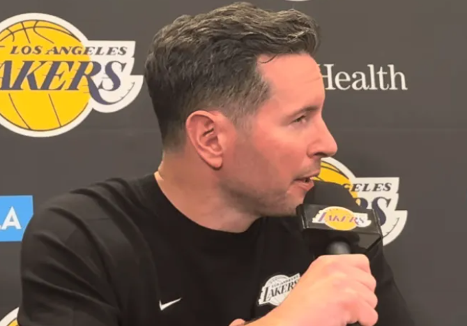 雷迪克谈比赛：球队在第四节需要更好地把球交给詹姆斯