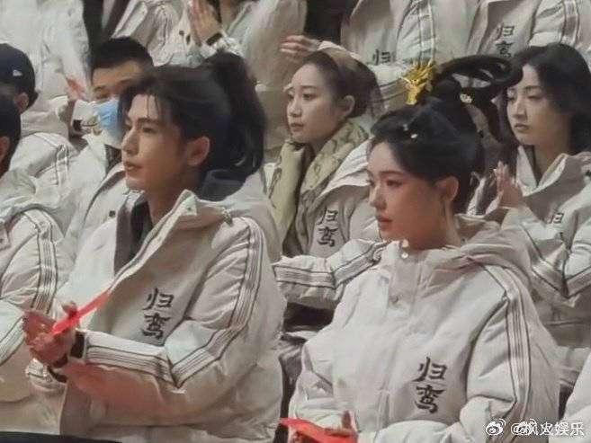 张凌赫片场给林允挡太阳,《归鸾》路透互动甜到网友直呼般配