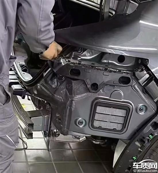 领克10 EM-P后备厢设计缺陷 漏水风险