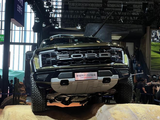复古硬核越野 新F-150猛禽/烈马复古特别版亮相车展