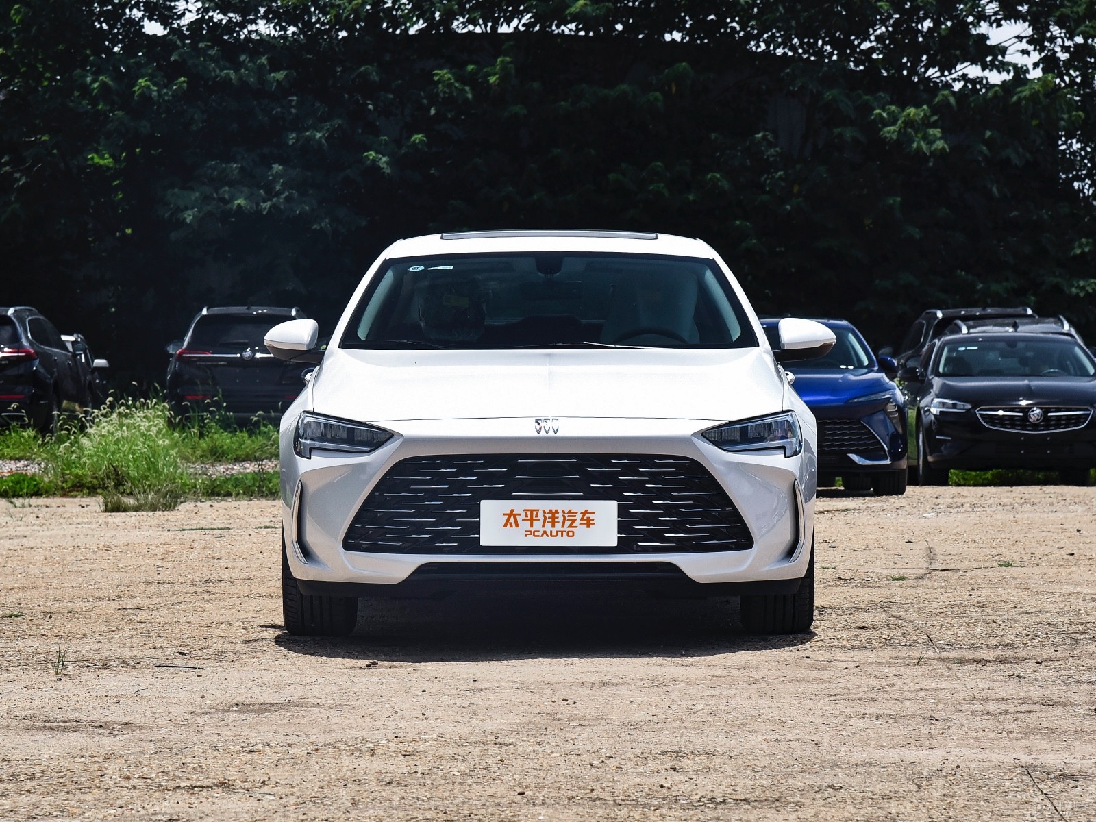 君威和迈腾配置、空间和价格的全方位对比