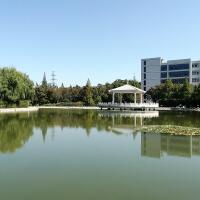 女子花15元用无人洗车机洗车，把上百万的保时捷洗坏：多处车漆被刮，维修费一万多元，对方只肯承担1000元