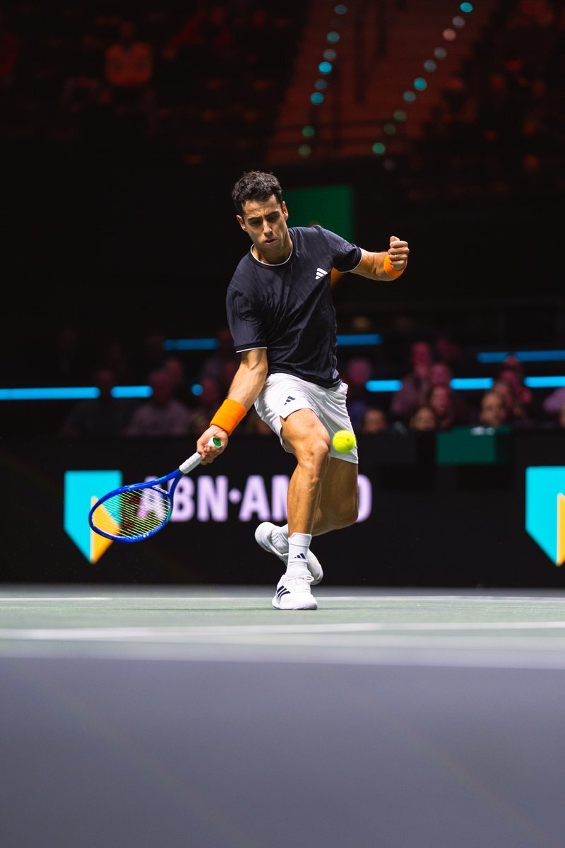 辛纳鹿特丹赛首战告捷,直落两盘横扫对手