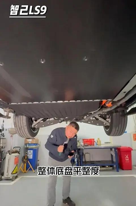智己LS9底盘细节拆解，用料水平直观呈现