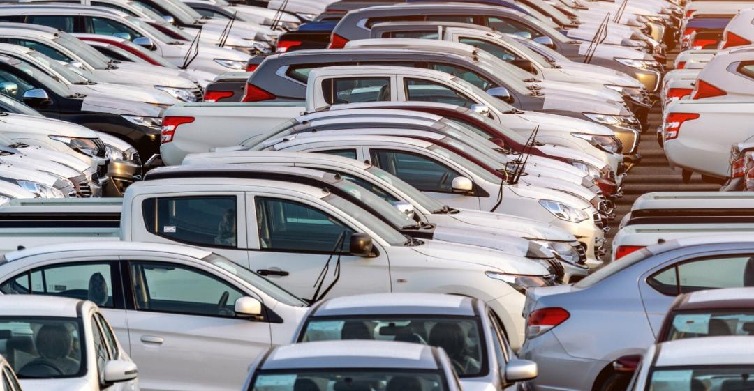 新能源车保值率真相:三年折价过半,背后原因令人深思