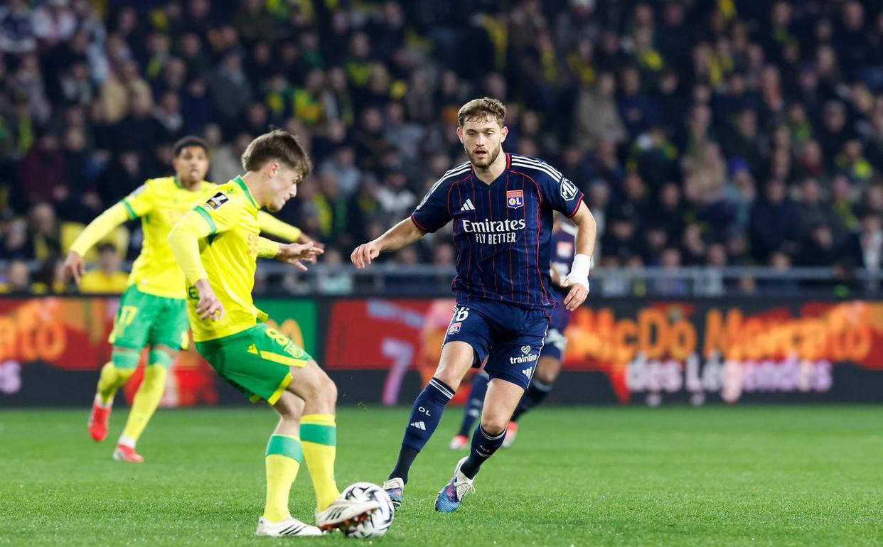 19岁皇马租借新星染红被逐，里昂弃少赢球豪取12连胜逼近积分榜前二