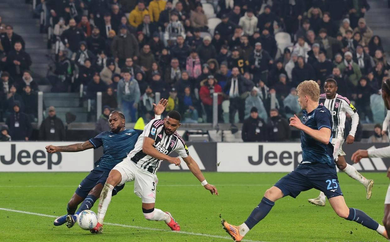 尤文图斯主场2-2憾平拉齐奥,防守漏洞暴露,斯帕莱蒂亟需调整攻防策略_比赛_欧冠_意甲