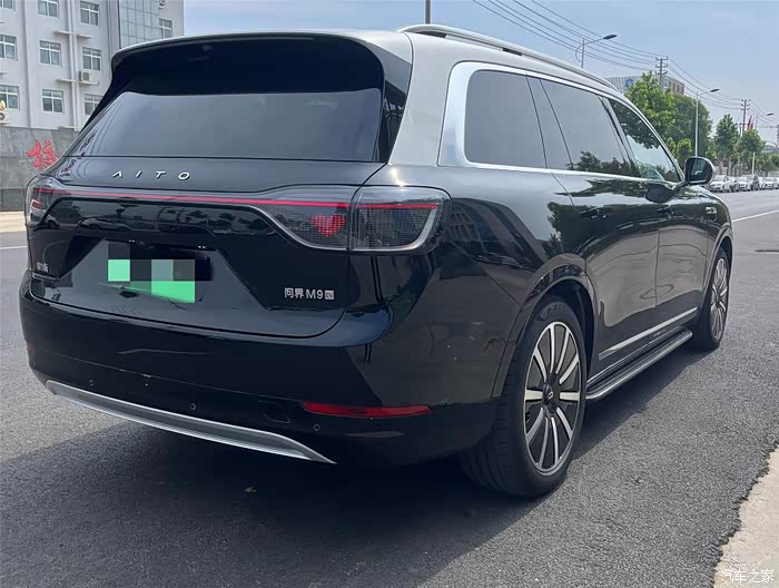 战友小聚,吃饭,聊天,还有分享问界M9