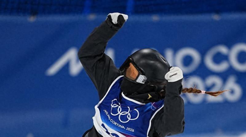 19岁东北女孩追平归化选手创造的纪录,赛后哭了,苏翊鸣拥抱安慰