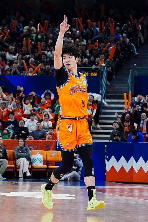 斩广东晋级四强 21岁小将成胜负手！双塔碾压让杜锋无计可施？