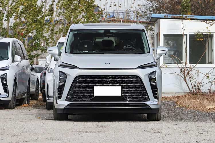 同级别MPV竞对,别克GL8对比丰田赛那,谁更有实力?