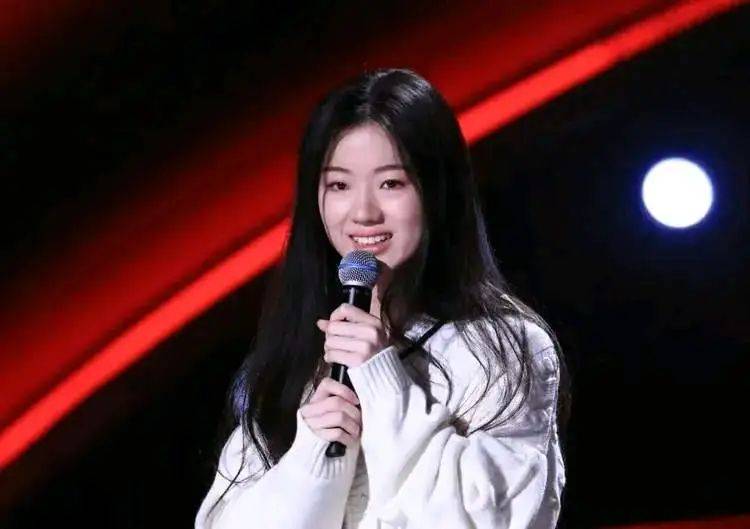 《歌手二零二五》单依纯:00后歌手里的狠角色，那英夸她比我强!