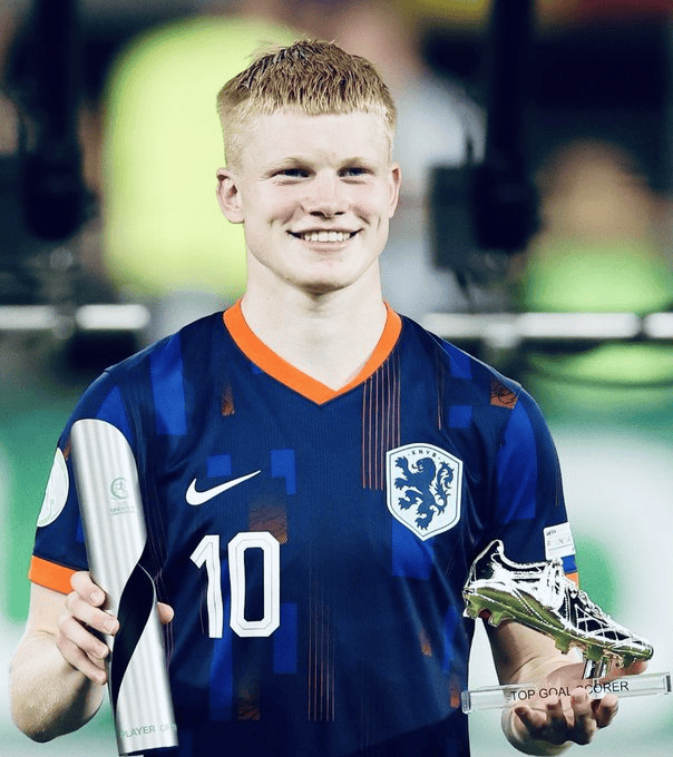 罗马诺：皇马&英超均有意斯密特，阿尔克马尔要价至少4000万