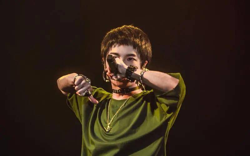 华晨宇唱歌好听吗？为什么他的乐坛地位那么高？_音乐_认可_才华