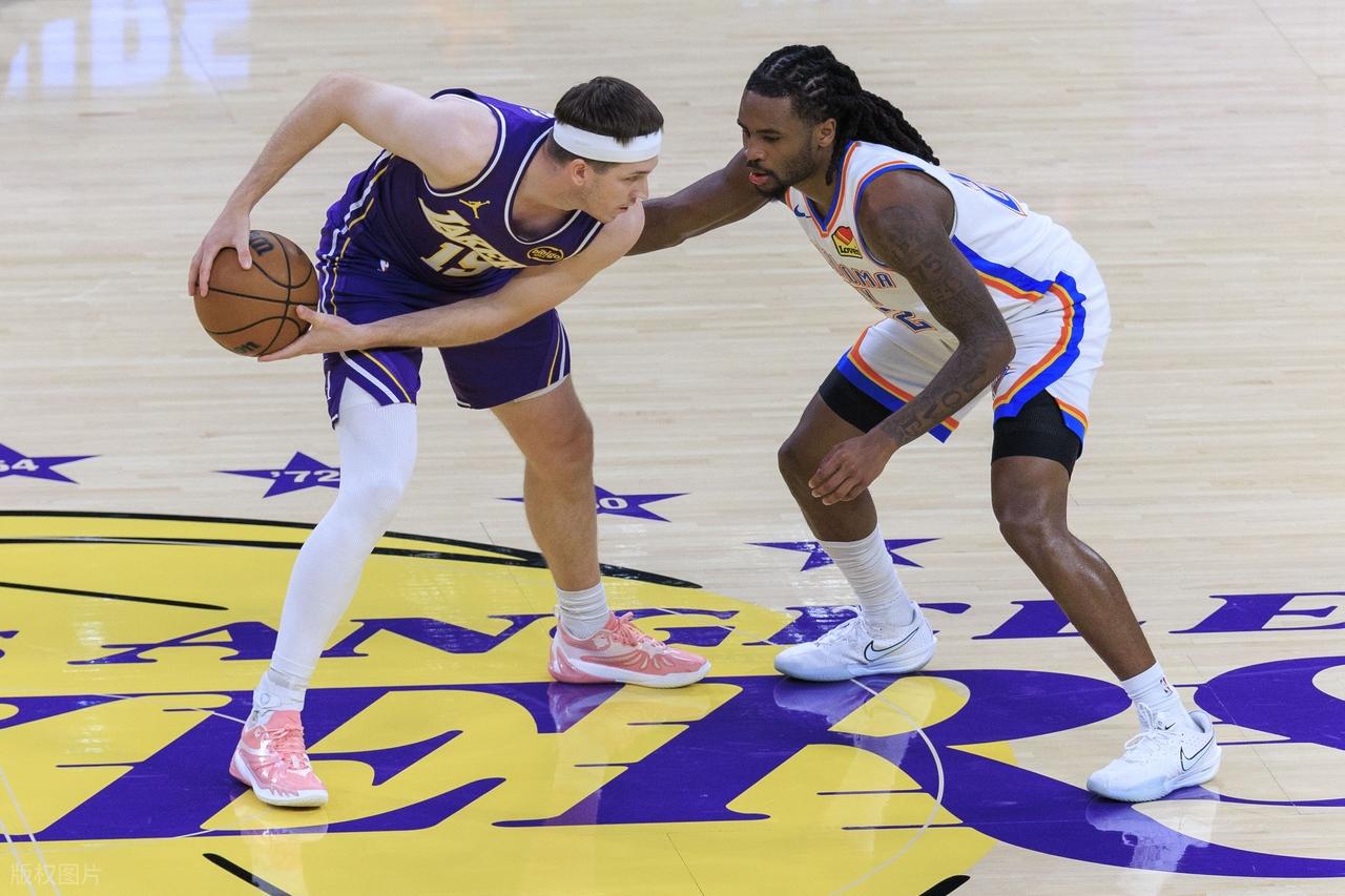 末节崩盘！詹姆斯空砍22+6+10！卡鲁索打爆湖人，里夫斯未能救主