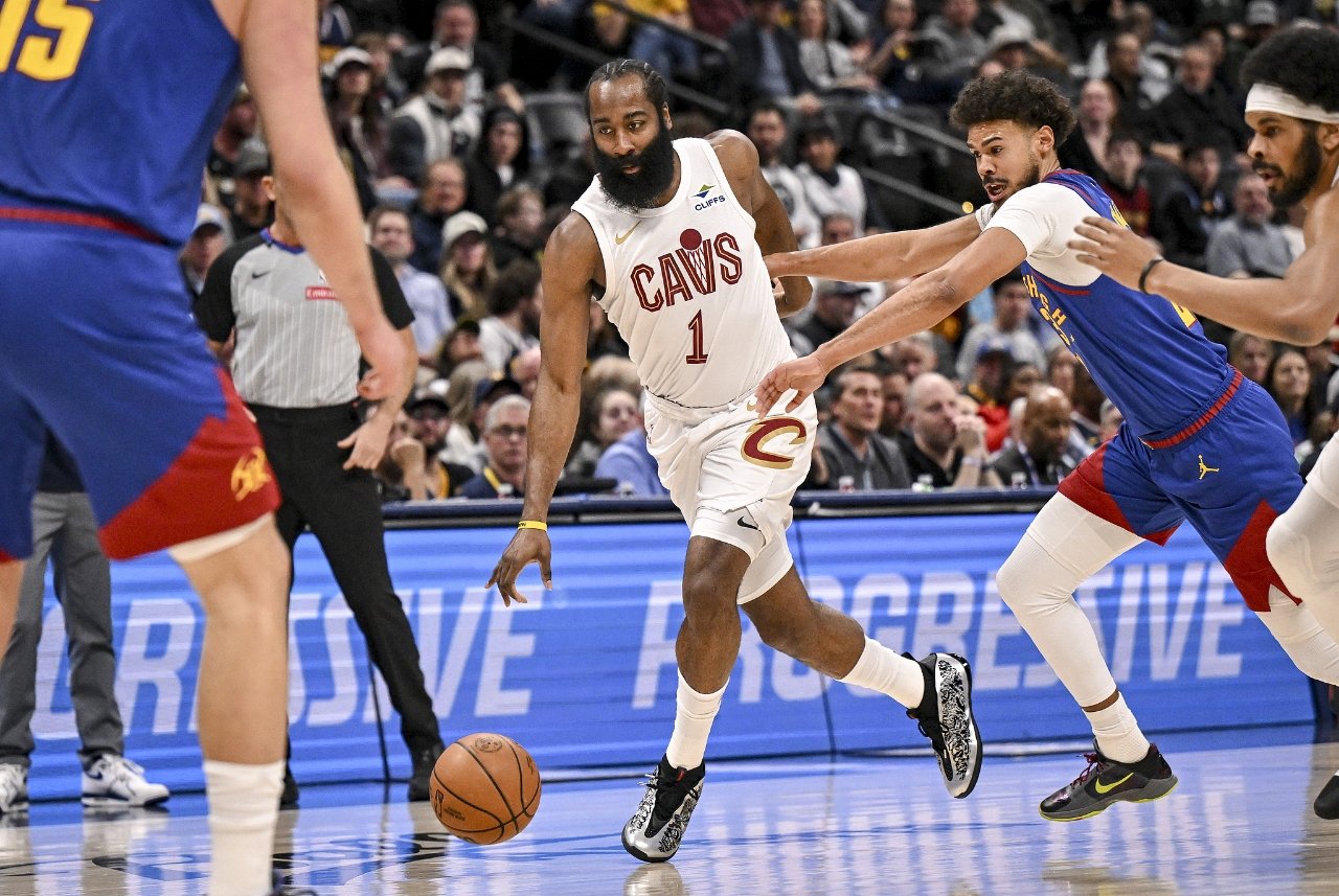 加盟两战全胜!哈登准三双献扳平三分 双杀掘金送约基奇空砍三双