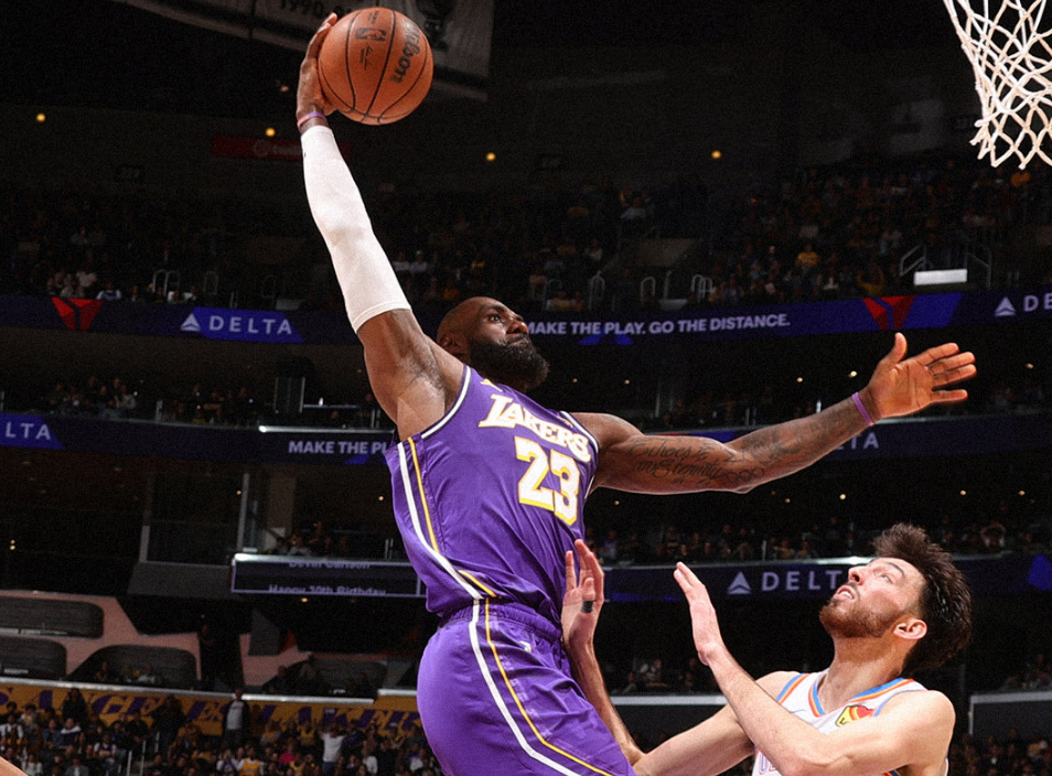 詹姆斯22分10助，湖人不敌雷霆！杰威复出23分，湖人问题很明显