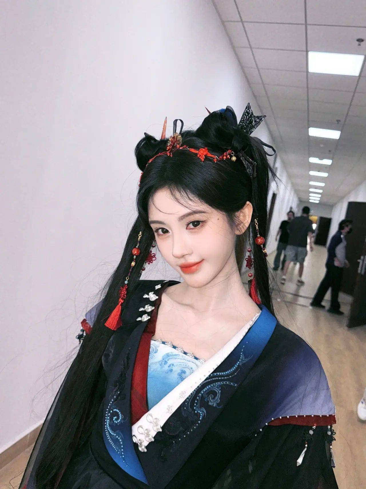 鞠婧祎新剧《来战》阿黛爆火,双马尾造型甜美灵动