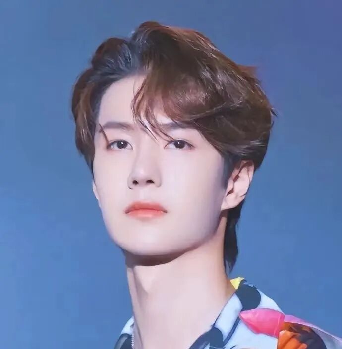 看到王一博的睡姿,才发现他是天选“蓝忘机”