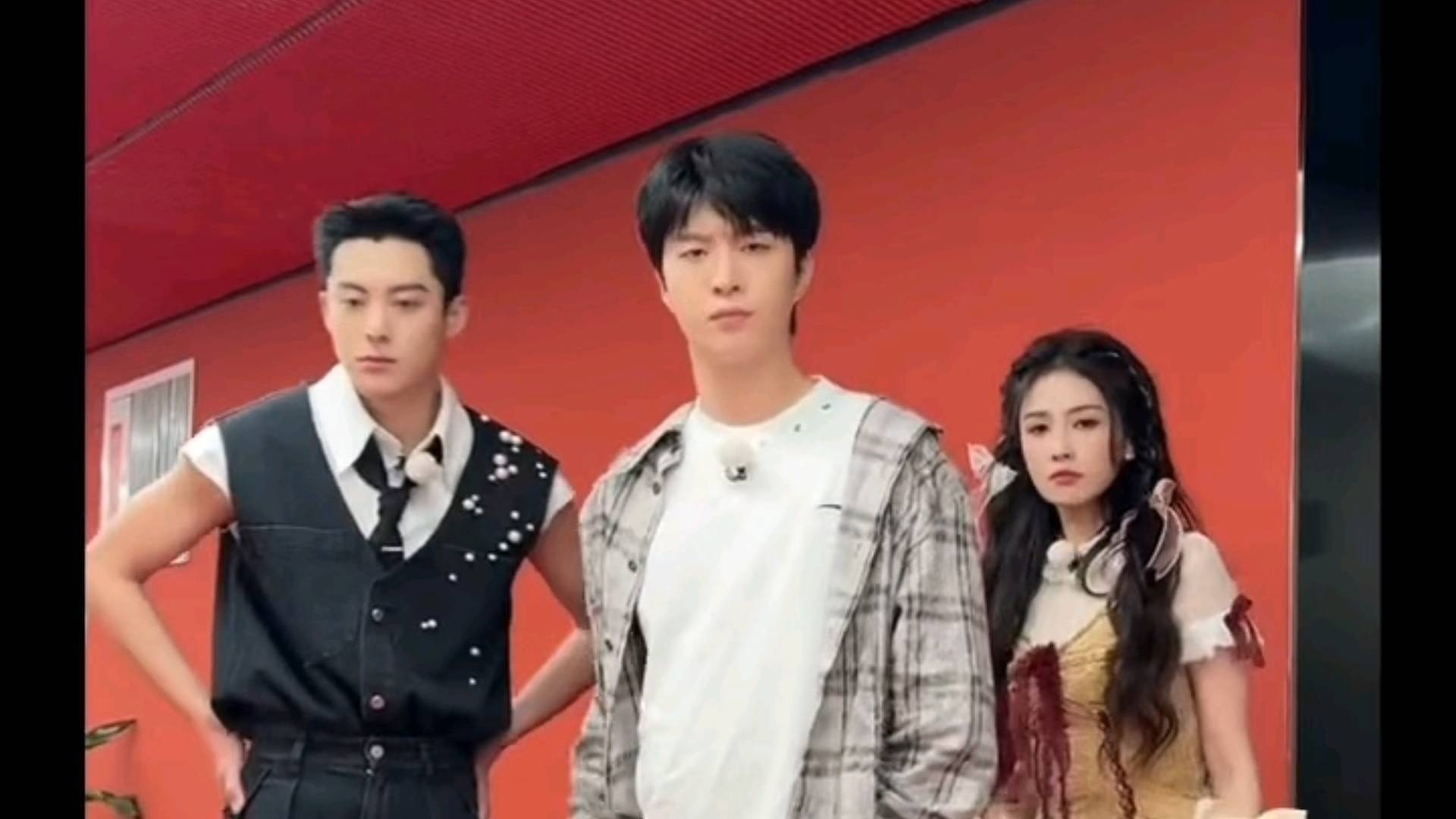 王星越提示“跳舞的朋友”白鹿秒答王鹤棣范丞丞,默契度惊呆何炅