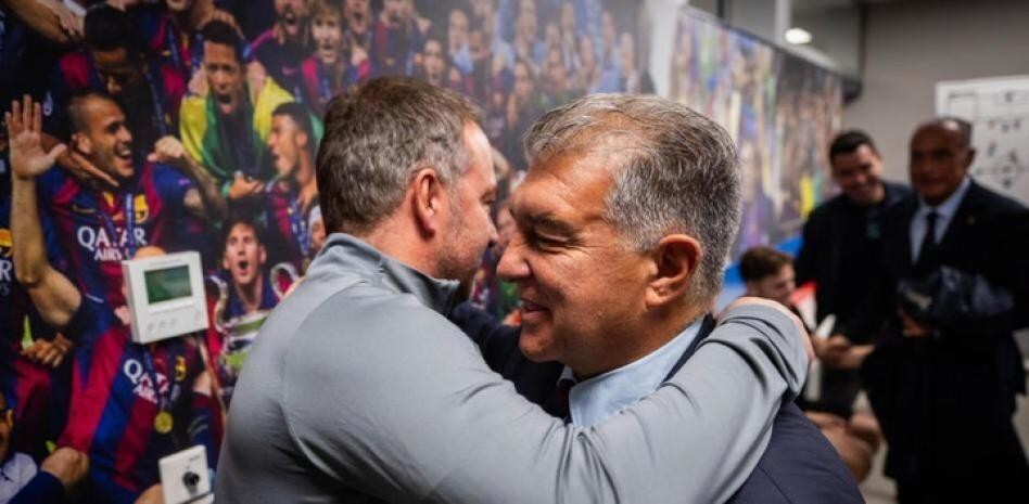 拉波尔塔今日向巴萨一线队球员告别，并亲切问候了弗里克