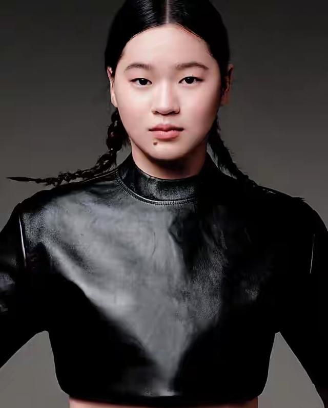 陈芋汐没想到，离过年不到7天，全红婵官宣喜讯，杂志首秀太惊艳