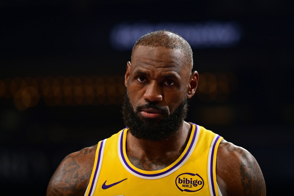 三分失准！詹姆斯17中9贡献22分6板10助，三分4中0