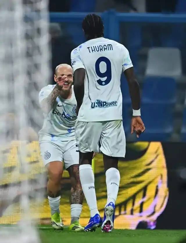 轮换主力仍大胜!国米5-0横扫萨索诺,阿坎吉处子球劳塔罗追队史,齐沃执教封神_欧冠_罗马_拜仁慕尼黑