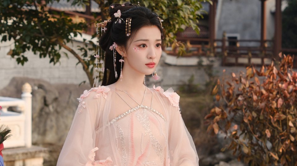 事实证明，王楚然选择来演美艳妖妃，真是选对了！