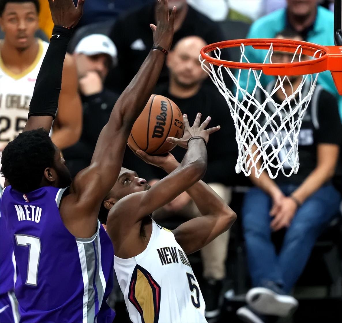 狂送13连败!国王26分惨败，德罗赞摔水瓶 威少里程碑，雷诺21+20