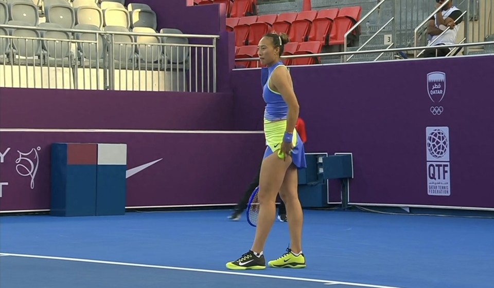 排面！2-1大逆转仅一夜，3大满贯官方祝贺！郑钦文曝内幕：曾痛哭