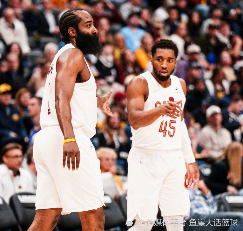 骑士险胜！米切尔32+10罚球绝杀，约基奇22+14犯错，哈登22+10立大功