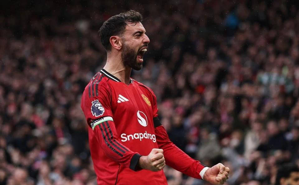 B费连续5轮创造6球!幸运进球后滑跪庆祝，全队狂热庆祝场面震撼_费尔南德斯_比赛_助攻