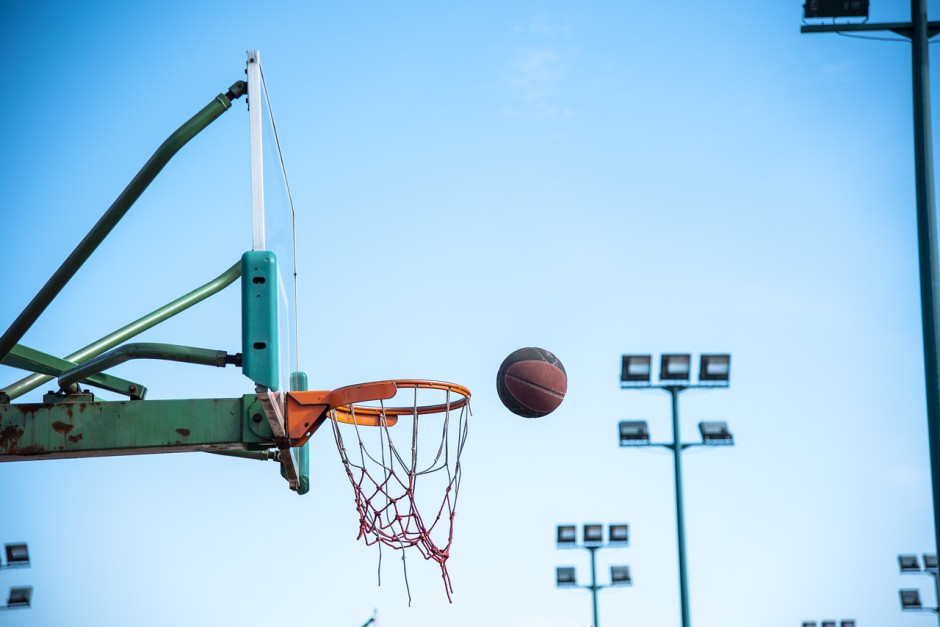 广东男篮官宣:徐昕续约4年B类合同租借去广州 期待成长与回归 - 球迷屋