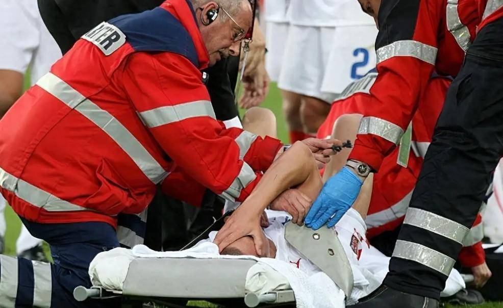 18岁足球新星郭嘉璇离世，细节曝光!回国后家人自费治疗，最终决定拔管_国安_西班牙_父亲