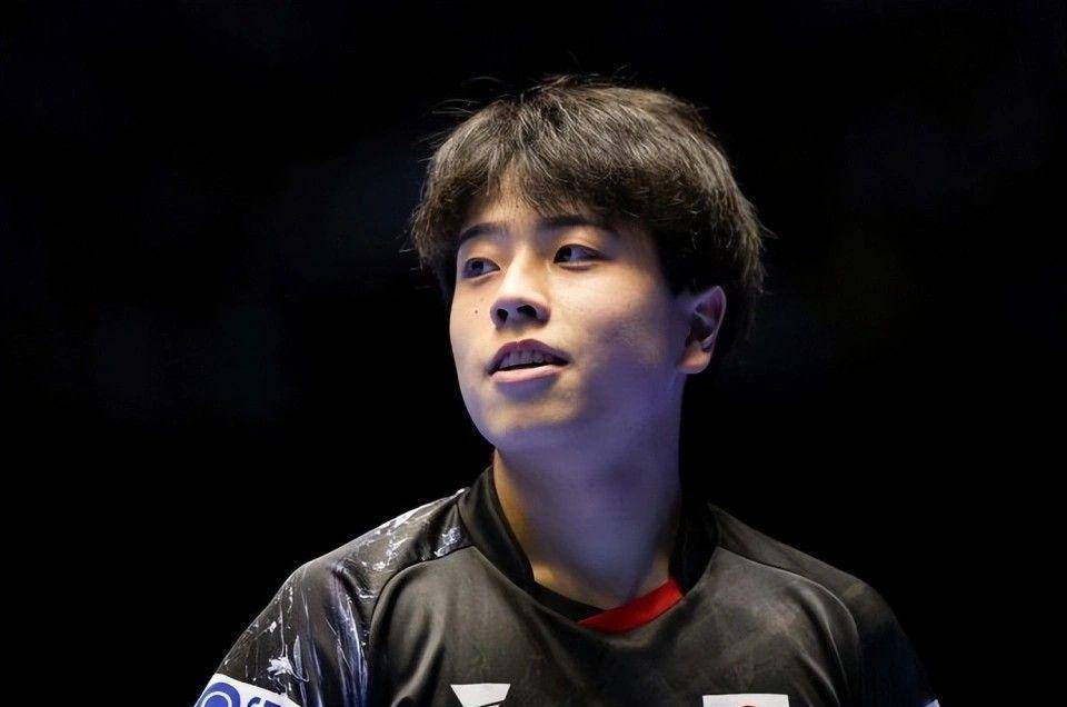 乒乓球亚洲杯:张禹珍连败后因伤退赛,张本智和爆冷负于黄镇廷,国乒8人提前晋级126强,密集赛程引发伤病潮