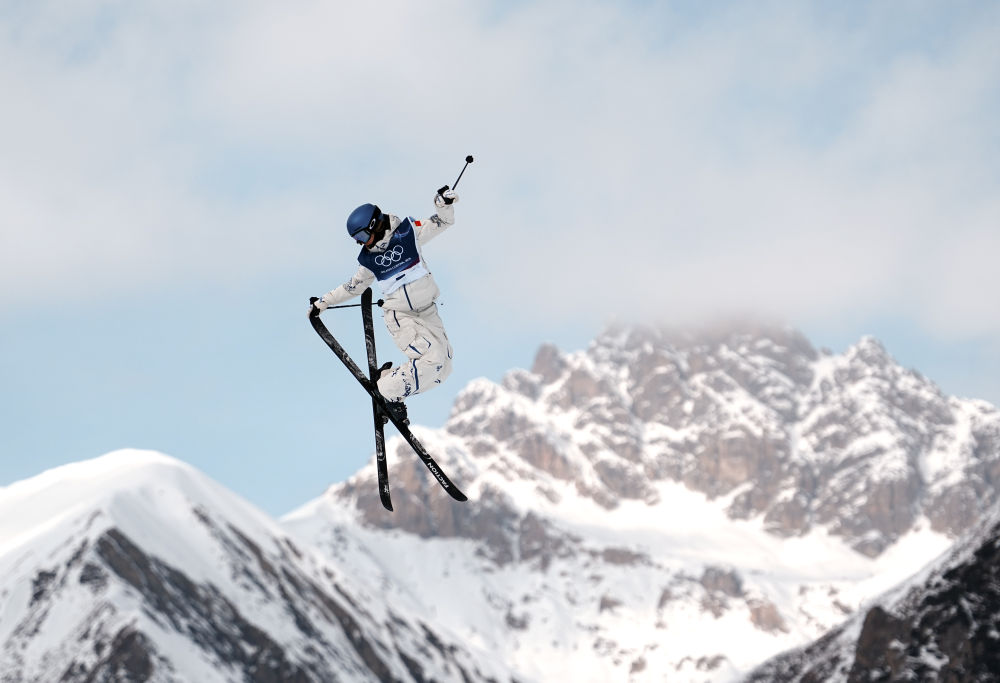 谷爱凌冬奥会摘银无憾 速滑连破纪录-重庆