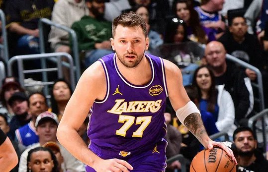 场均32.8分联盟得分王！多镜头解析，东契奇精彩进攻表现 | 查克解析