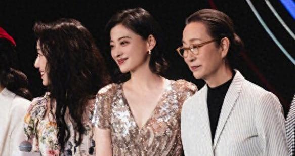 梅婷减肥成功后新剪了齐肩短发，让50岁的她，美得如此得体、高级