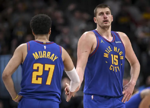 掘金官方：约基奇、默里今日可以出战对阵骑士的比赛