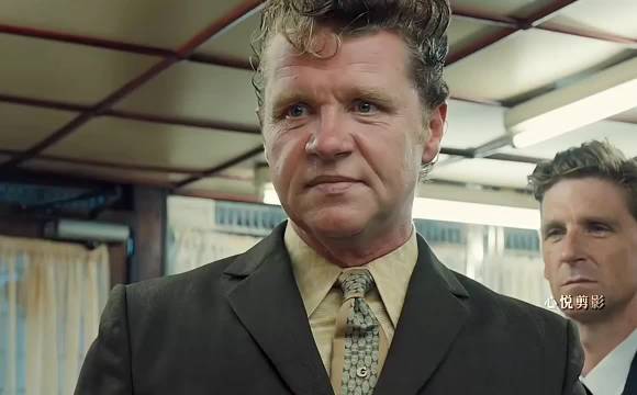 来自汤姆哈迪的压迫感，毒液的确是他演过最怂的角色了！