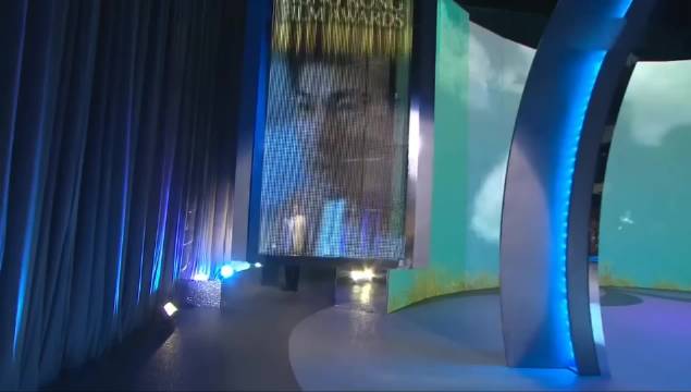 刘德华模仿四哥谢贤说话，调侃台下的谢霆锋，逗得全场明星大笑！