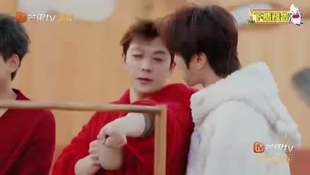 年味拉满啦～不仅07快男有九人合体同框合唱，还满满的烟火味