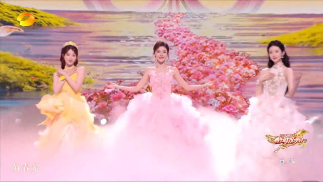 张予曦 祝绪丹 张艺凡三个仙女的舞台《好春光》cut 眼睛被美了好几跳！