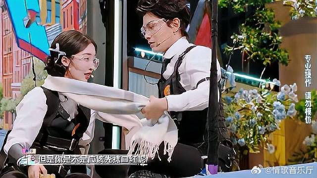 这俩谈了？丁禹兮一把搂住邓恩熙，粉丝原地“炸锅”