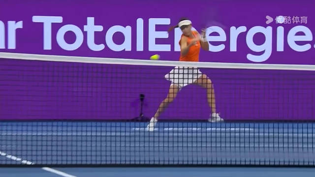 王欣瑜不敌莱巴金娜但第二盘展现高水准,逆境爆发值得团队复盘