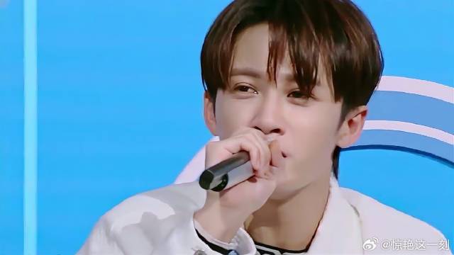 檀健次不愧资深歌迷，清唱《寓言》都这么好听，厉害！