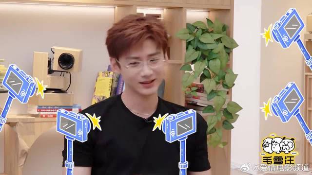 白敬亭爆料拍《难哄》感情戏，对面直接站了一千多人围观，看呆