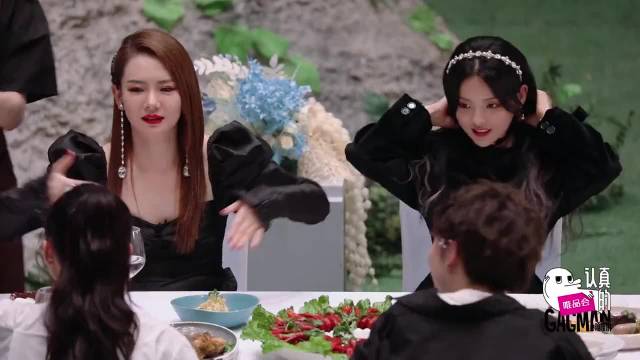 杨超越：每次涂眼霜都会想起何炅的话