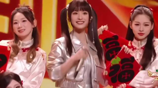 沈月的这个机械姬齐刘海双马尾发型太绝了，看起来很有质感！